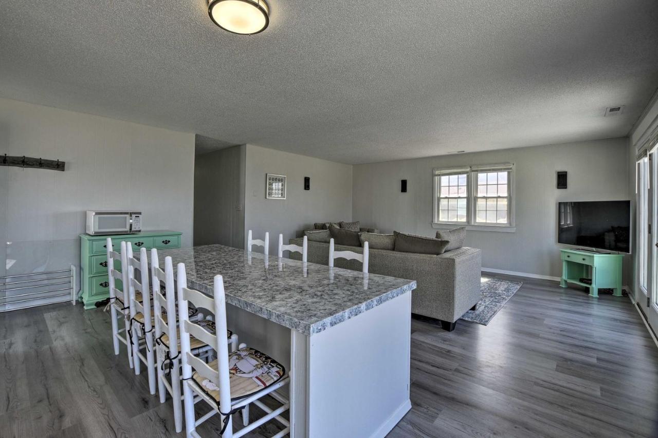 Oak Island Beach Abode With Deck Walk To Shore! エクステリア 写真