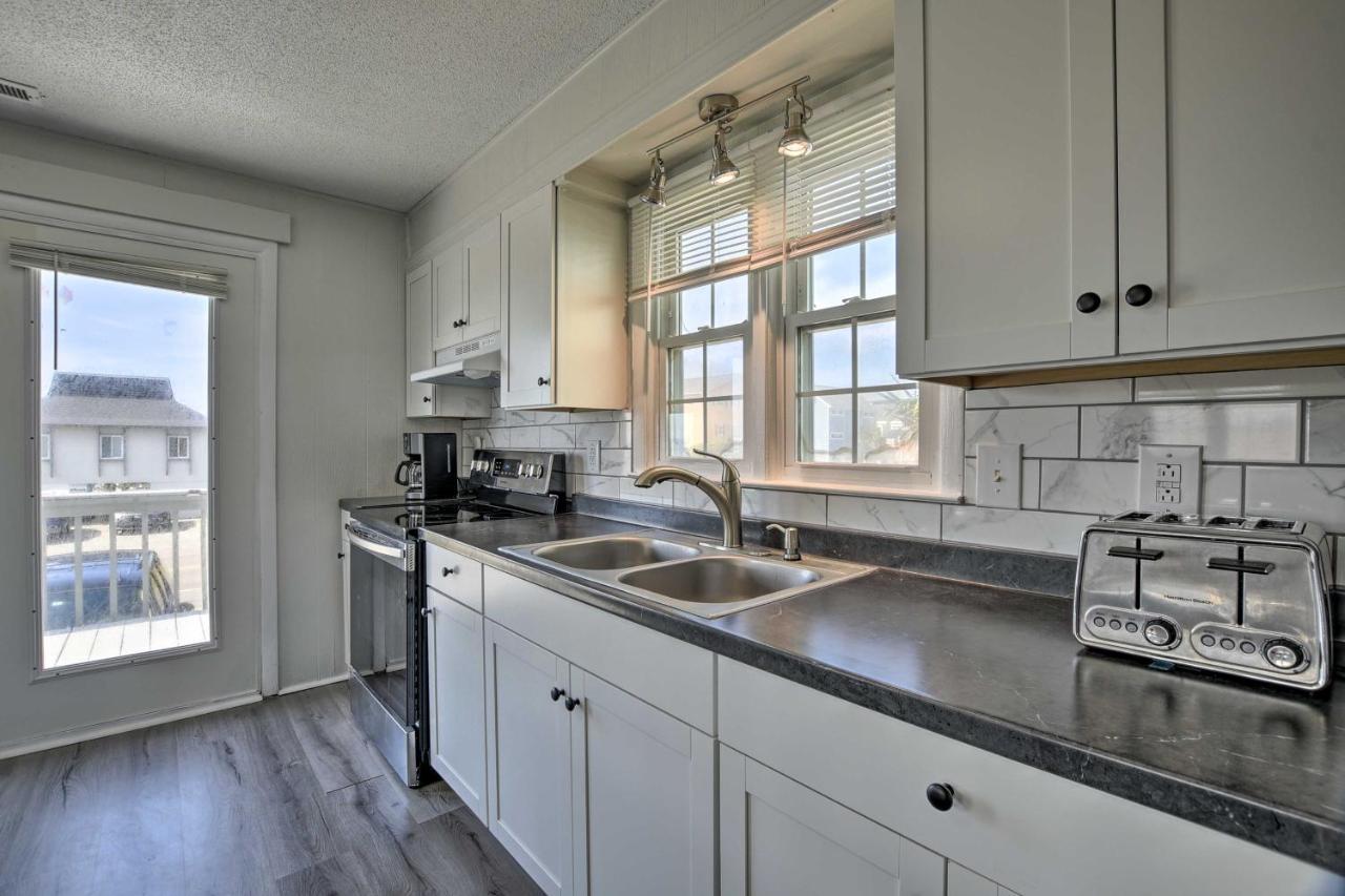 Oak Island Beach Abode With Deck Walk To Shore! エクステリア 写真