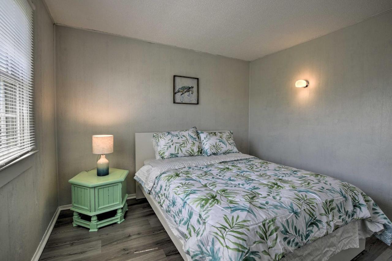 Oak Island Beach Abode With Deck Walk To Shore! エクステリア 写真