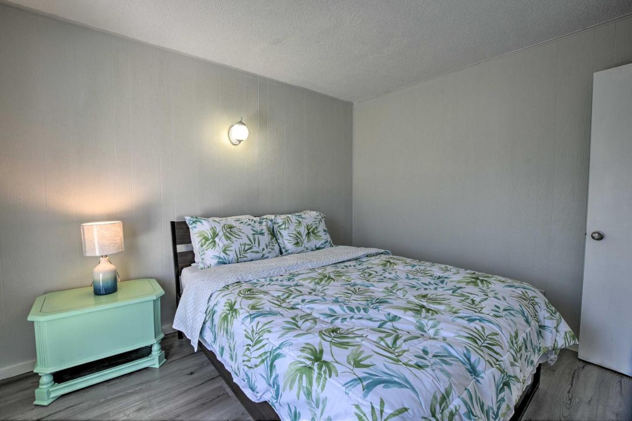 Oak Island Beach Abode With Deck Walk To Shore! エクステリア 写真