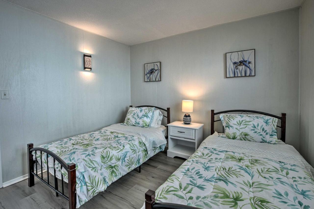 Oak Island Beach Abode With Deck Walk To Shore! エクステリア 写真