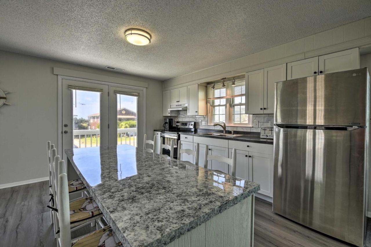 Oak Island Beach Abode With Deck Walk To Shore! エクステリア 写真