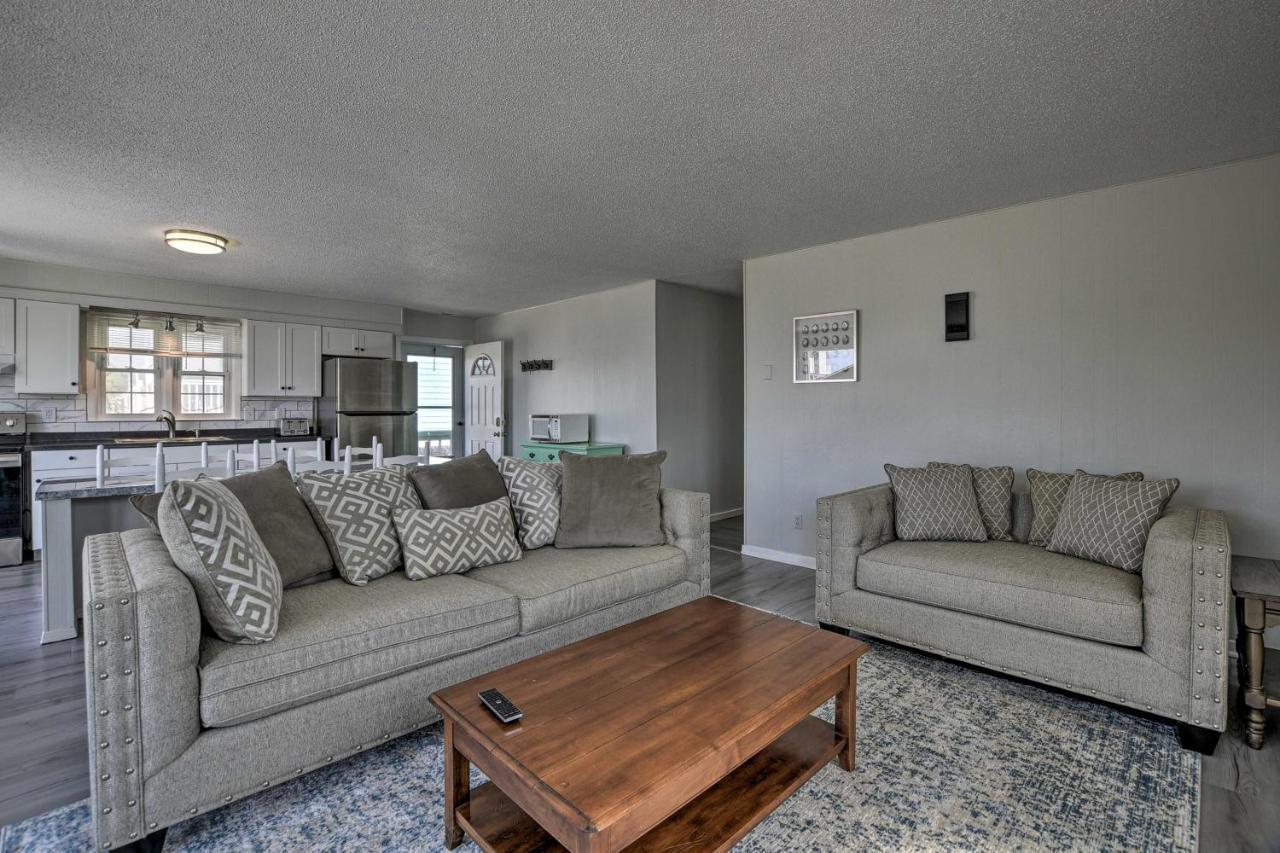 Oak Island Beach Abode With Deck Walk To Shore! エクステリア 写真
