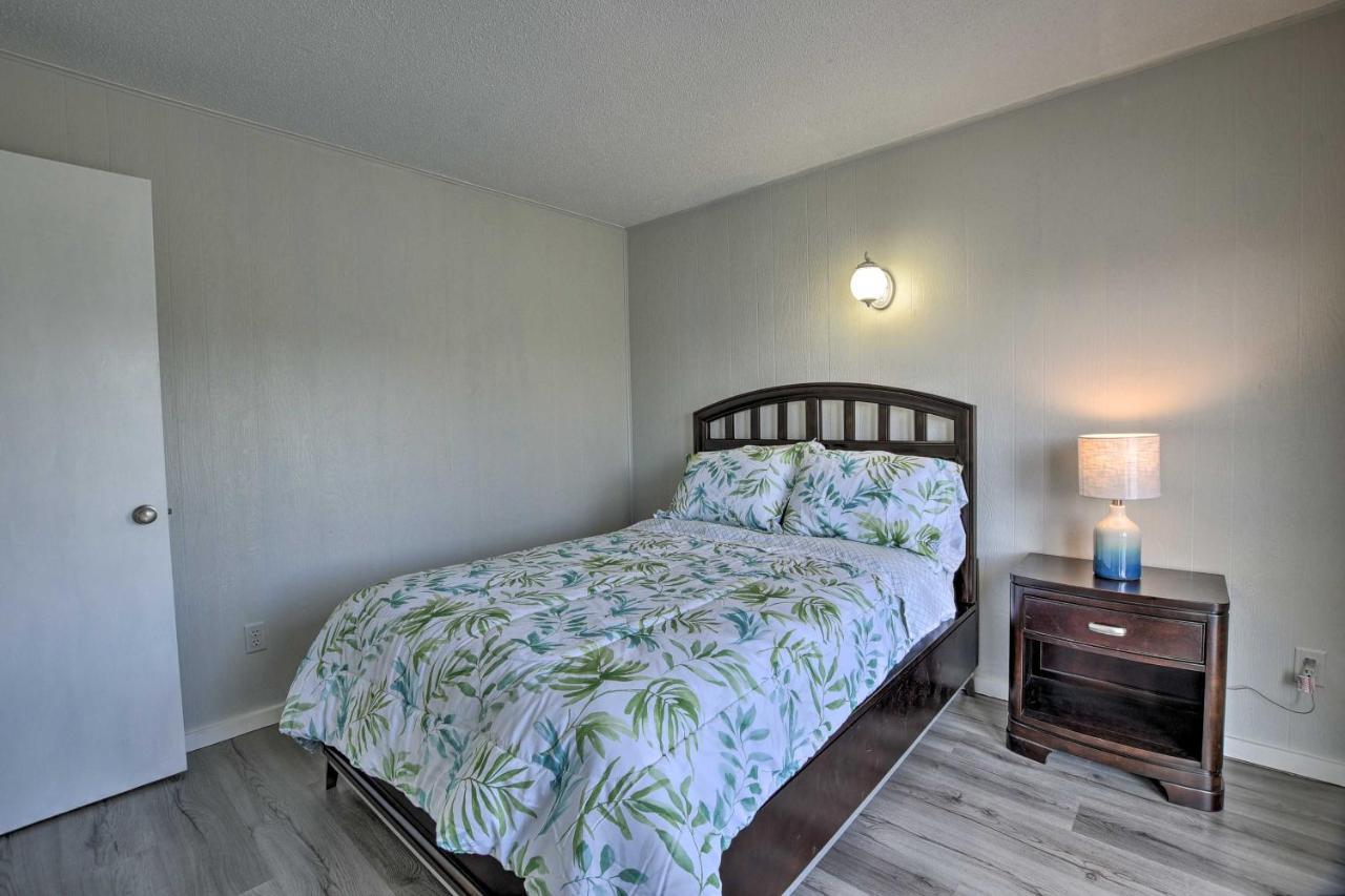 Oak Island Beach Abode With Deck Walk To Shore! エクステリア 写真